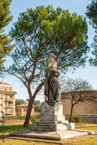 monumento a terenzio mamiani a Pesaro