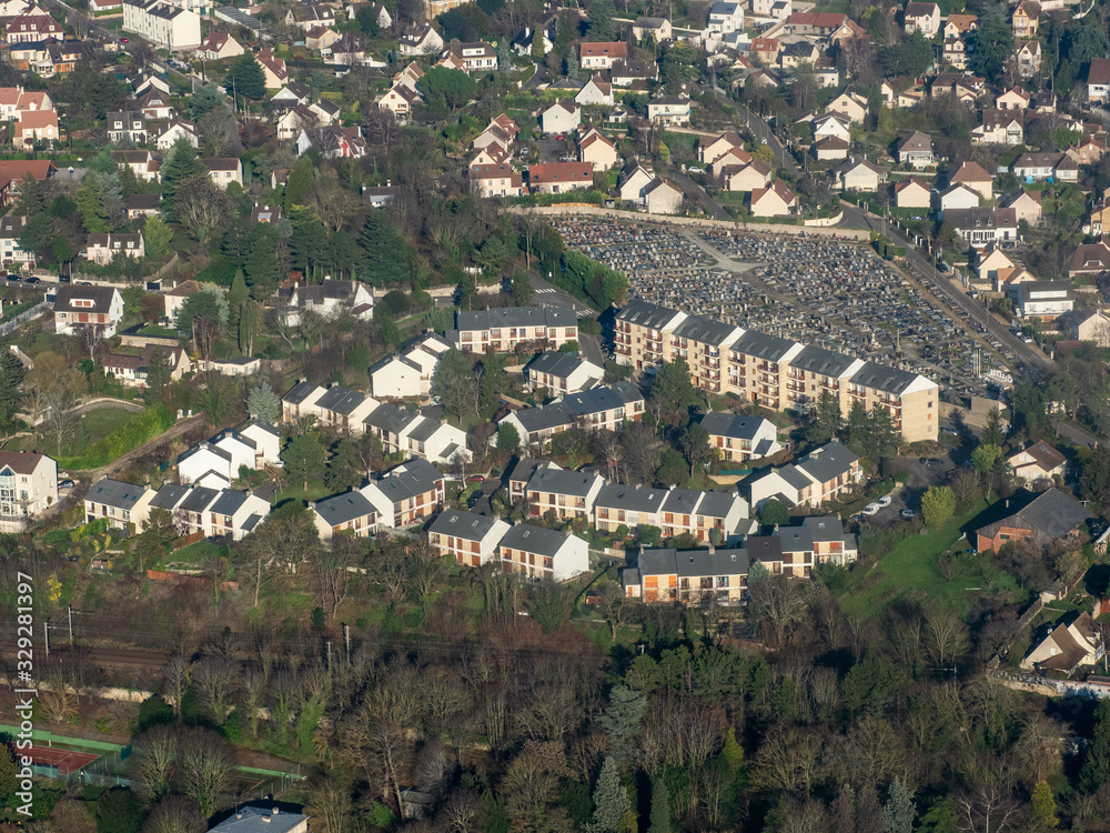 vue aérienne de la ville de Triel-sur-Seine dans les Yvelines en France