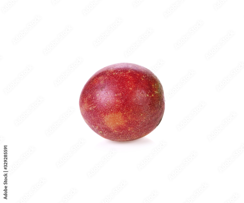 Obraz premium Passion fruit isolated on white background.