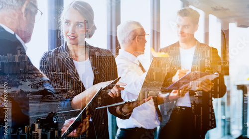 Foto Double exposure panoramic modern city view with group corporate business team meeting discussion and startup concept
