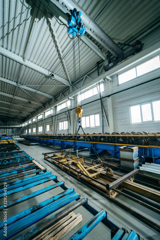 Fototapeta premium Lift on modern thermal insulation sandwich panel production line