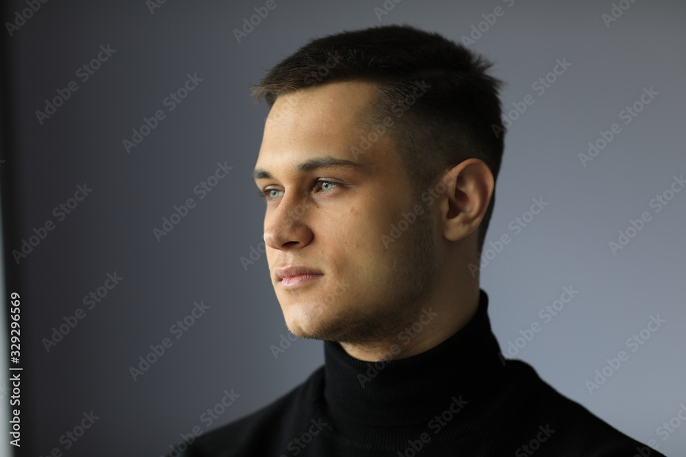 Męskie spojrzenie modela Męskie spojrzenie modela
