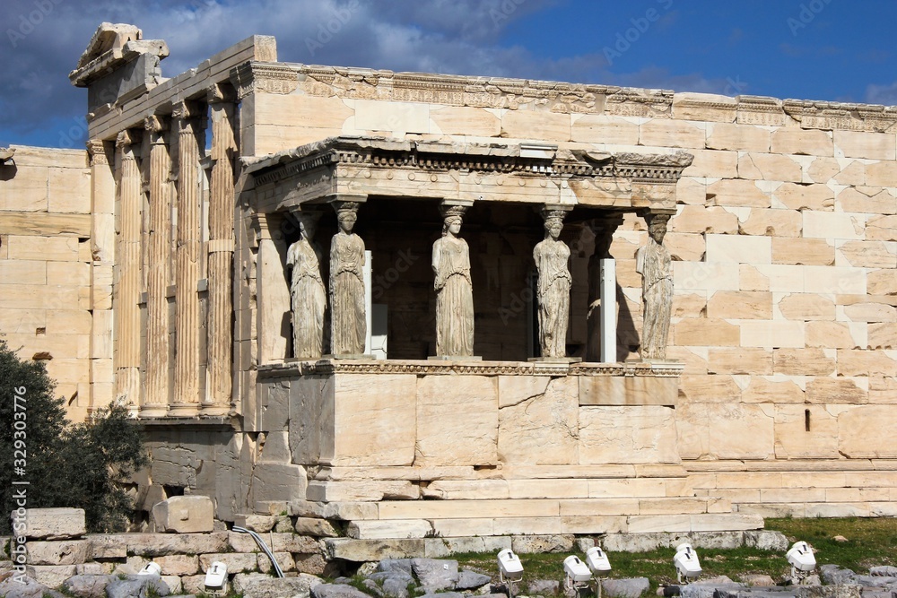 Obraz premium The temple of Erechtheio on the Athenian Acropolis, Greece.