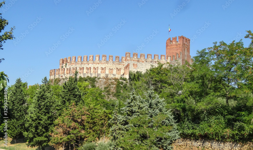 Fototapeta premium Soave Italien, Burg und Altstadt