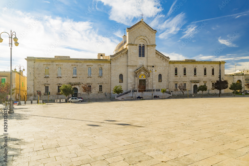 Chiesa San Domenico e Piazza Vittorio Emanuele in Giovinazzo in Puglia