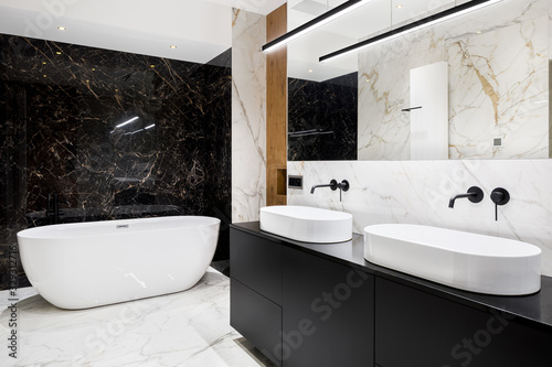 Tableau sur toile Luxury bathroom with marble walls and floor