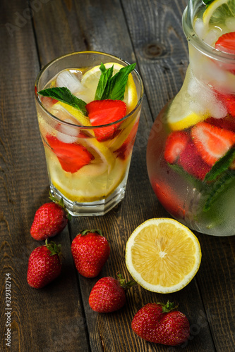 Lemonade with lemon and strawberry, mint and ice