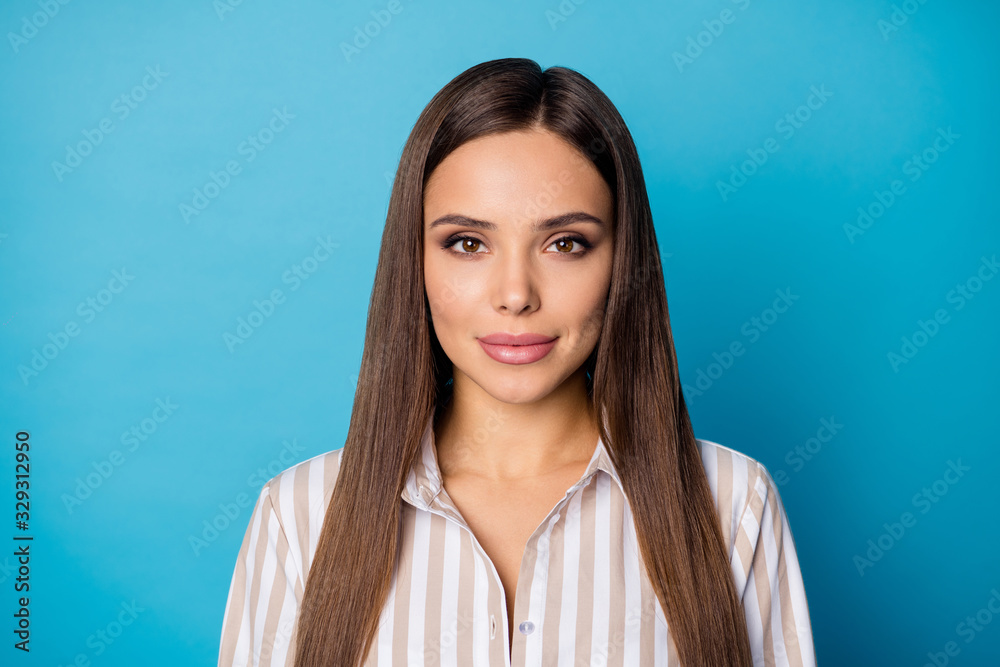 Φωτογραφία Close up photo of charming classy girl feel she real expert worker look good lis