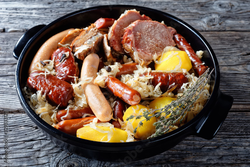 Fototapeta Naklejka Na Ścianę i Meble -  Alsace dish: sour cabbage with meat and potato