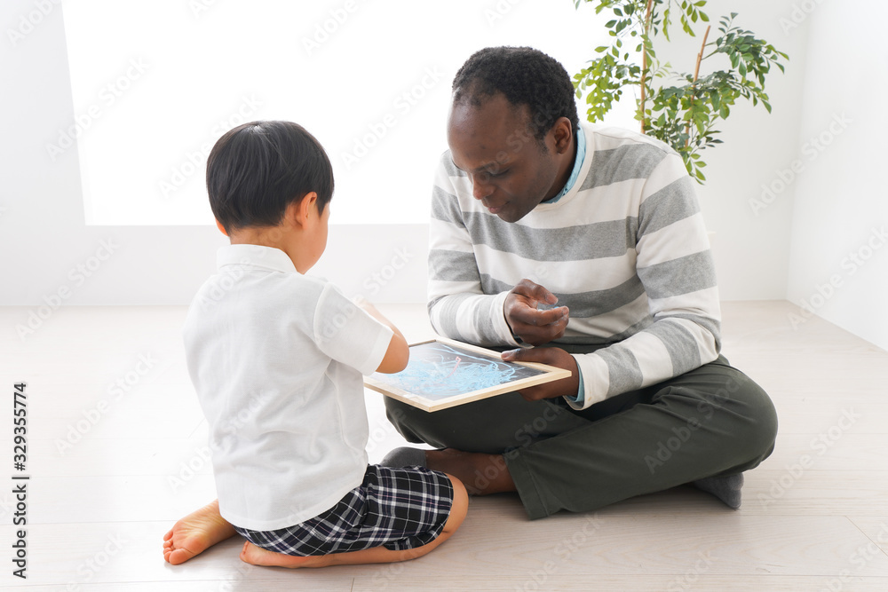 インターナショナルスクールで勉強する子ども インターナショナルスクールで勉強する子ども