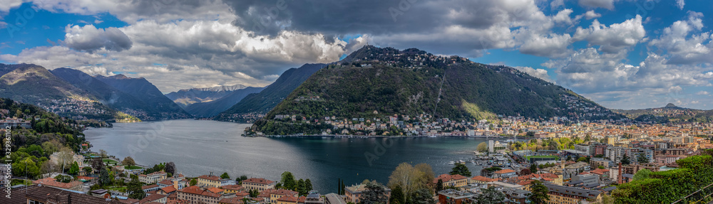 Panorama della cotta di Como vista dal su magnifico lago