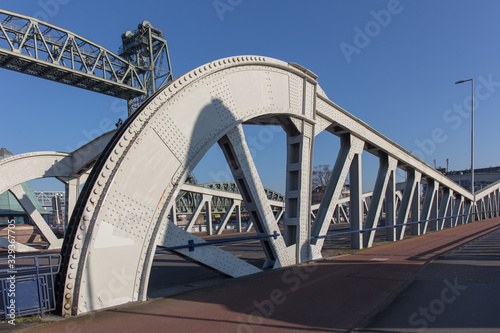 Koninginnebrug bridge in Rotterdam © SHELL