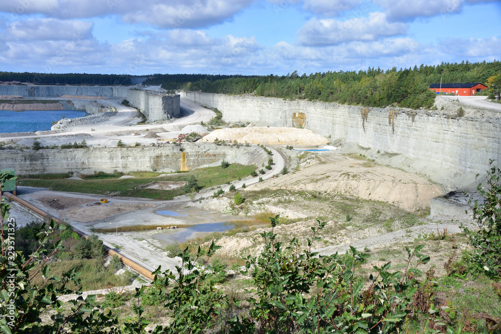 Fototapeta premium Zementwerk Västra brottet auf Gotland