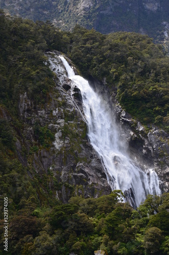 Wasserfall am Milford Sound Neuseeland Südinsel