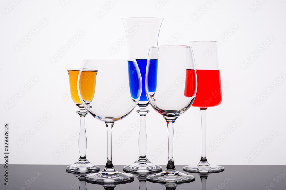 Obraz premium two glasses of wine on white background