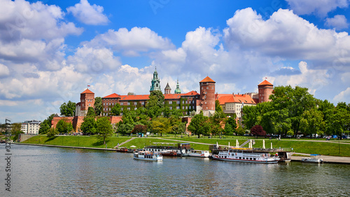 Fototapeta Naklejka Na Ścianę i Meble -  Wawel castle - famous landmark in Krakow Poland. Picturesque landscape on coast Vistula river during the sunny day.