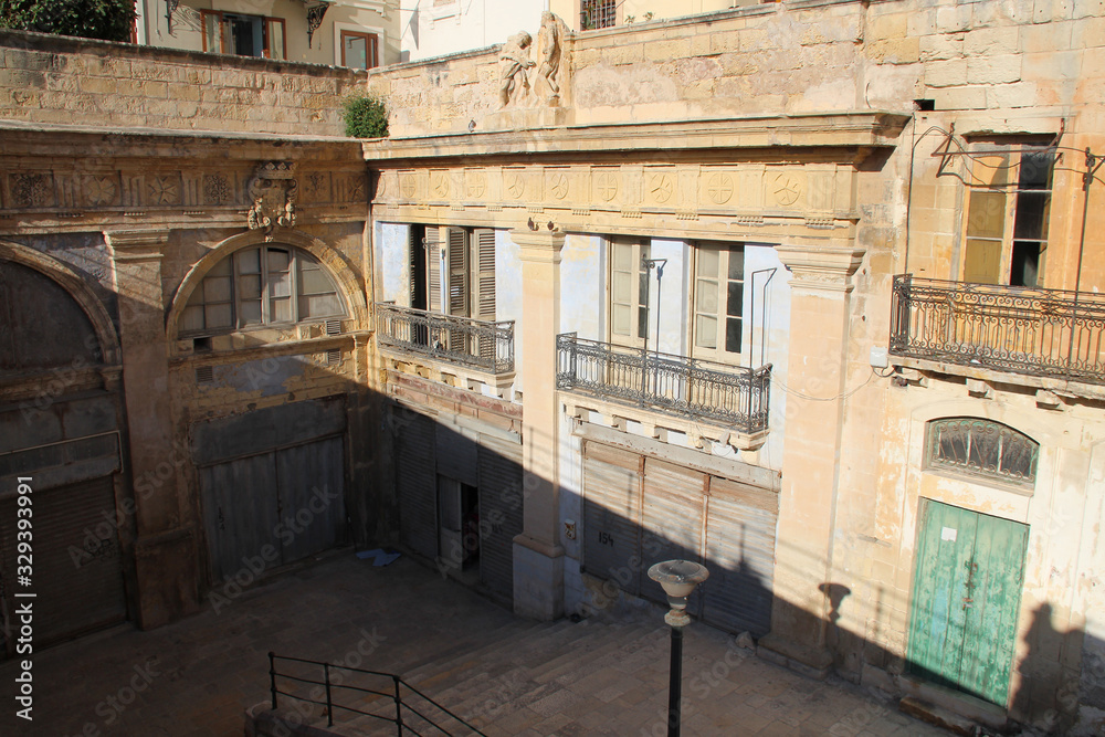 buildings (houses ? warehouses ?) in valletta (malta)