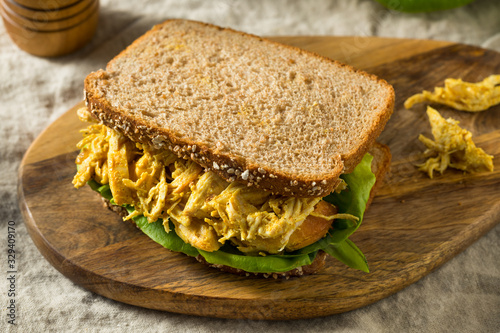 Fotografía Homemade Curried Coronation Chicken with Lettuce