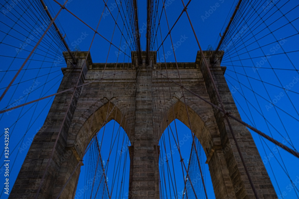 Fototapeta premium brooklyn bridge at night 