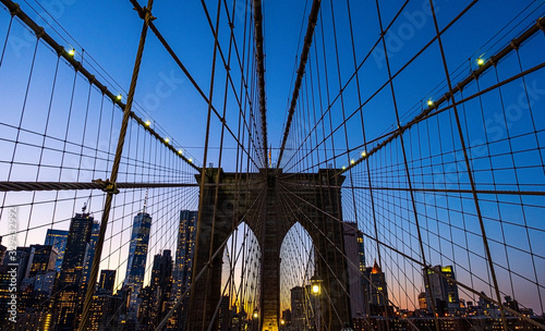 brooklyn bridge at night 