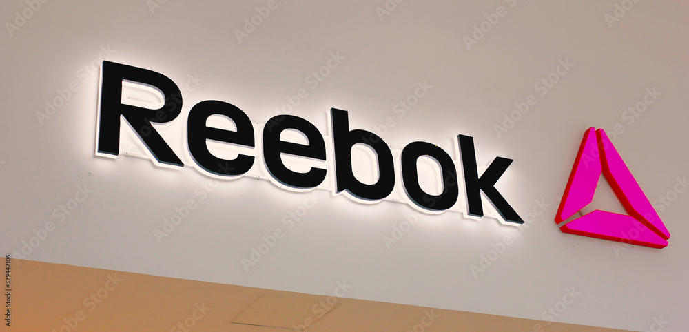 Ukraine - January 22, 2019. Reebok logo on the wall. Reebok is a famous manufacturer of sportwear. foto de Stock | Adobe Stock