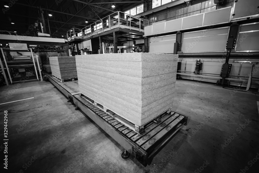 Φωτογραφία Block of filler for sandwich panels on industrial manufactory workshop