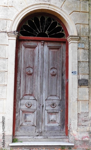 entrada puerta madera antigua casa historia uruguay