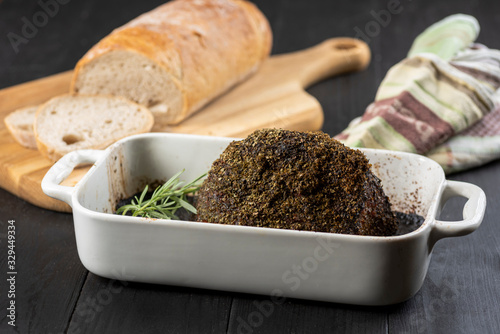 Εκτύπωση καμβά well-done roasted beef with fresh herbs