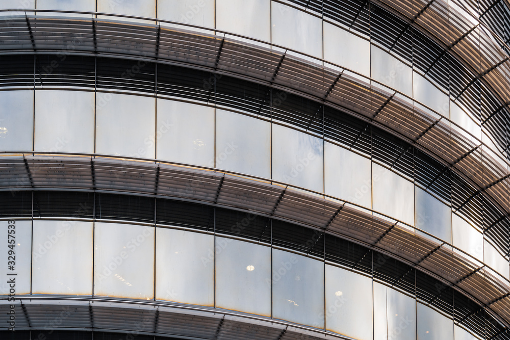 Fototapeta premium Curved glass office building