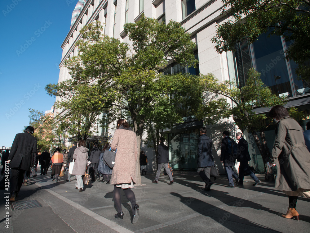 Obraz premium Commuter rush in the morning at marunouchi tokyo Japan 
