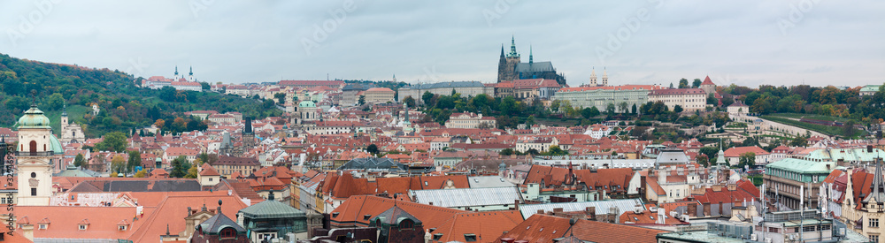 Obraz premium Panoramic view of Prague Old Town