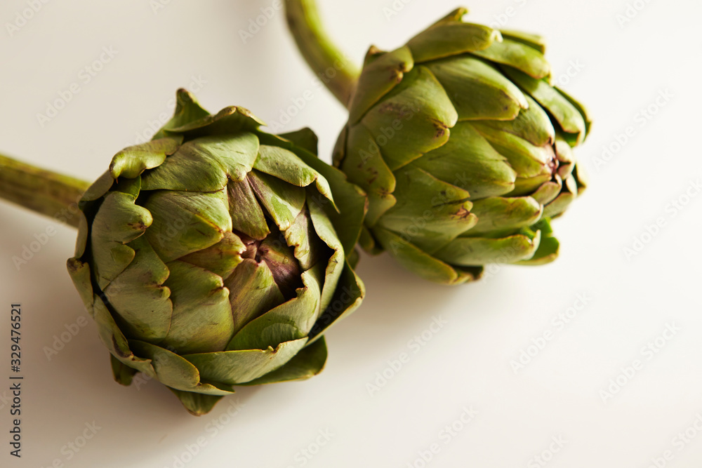 Obraz premium fresh artichokes