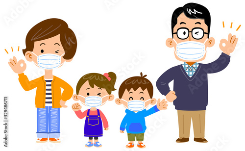 マスクをつけた４人家族