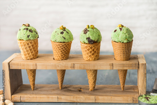 Ice cream with pistachio and chocolate