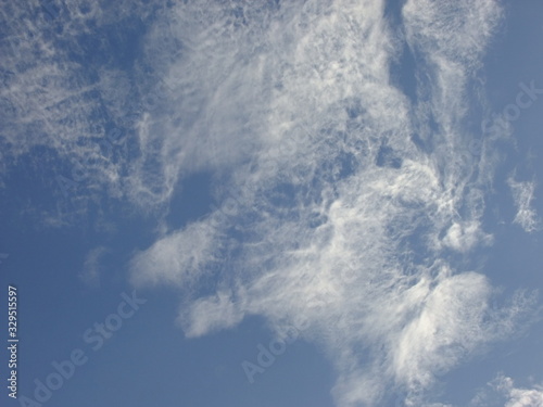 푸른 하늘과 구름