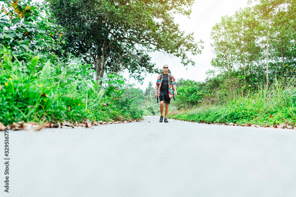 Obraz premium Digital nomadic man walking the forest road