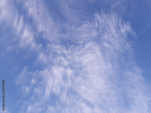 푸른 하늘과 구름