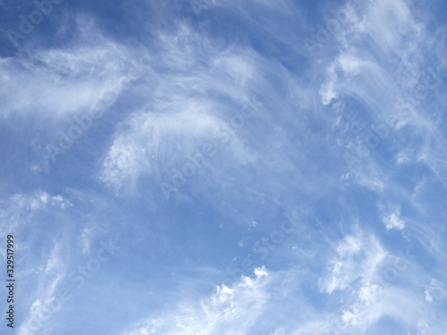 푸른 하늘과 구름