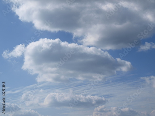 푸른 하늘과 구름