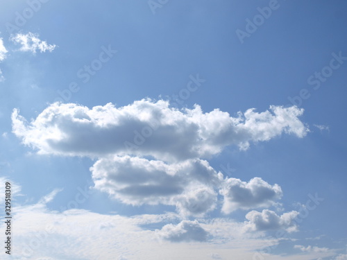 푸른 하늘과 구름