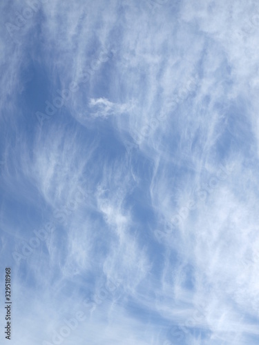 푸른 하늘과 구름