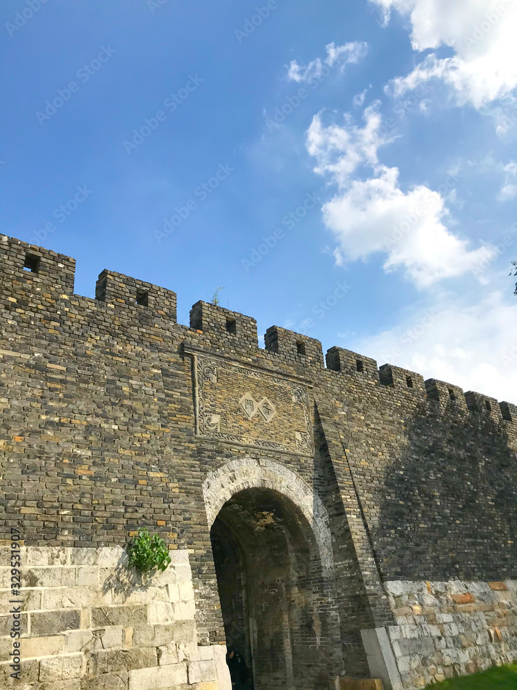 Fototapeta premium Traditional Asian Chinese wall and gate in daytime