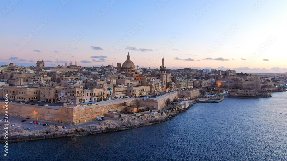 Obraz premium Beautiful evening view over Valletta Malta - aerial photography