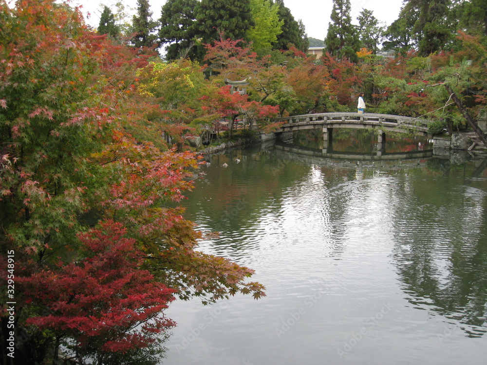 紅葉と池と石橋１