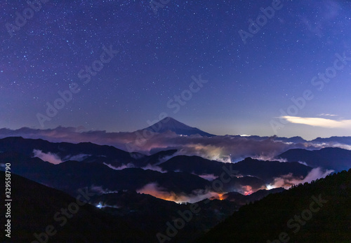 吉原から夜明けの雲海と富士山