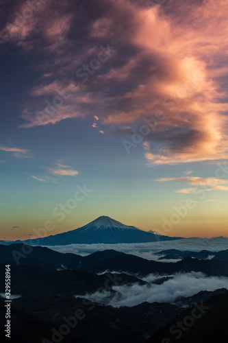 吉原から夜明けの雲海と富士山