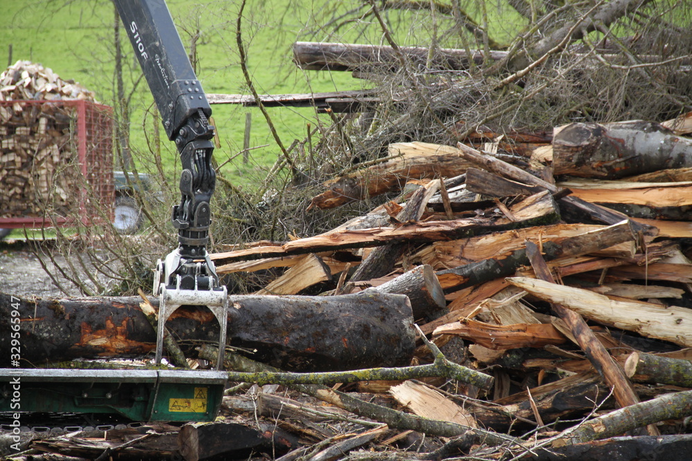 Giant wood chipper industrial machinery Giant wood chipper industrial machinery