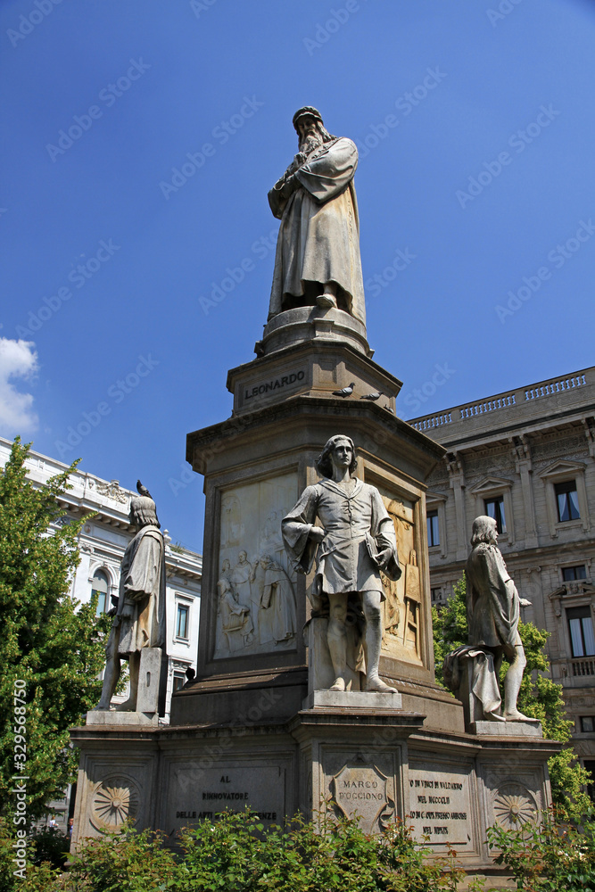 Leonardo Statue in Piazza della Scala, Milan, Lombardy, Italy