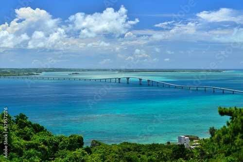 沖縄 宮古島の海と伊良部大橋
