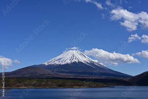 Mt. Fuji straddles Yamanashi and Shizuoka prefectures.